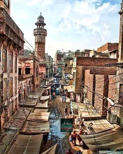 گھر ہے تیرا رقیبوں کی گلی کے بیچ میں
دوزخ سے ہو کے جاتا ہے جنت کا راستہ