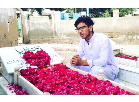 میرے حساسیت کی ترجمانی کون کرتا ہے
فقط اک جون یعنی جون اور بس جون کرتا ہے