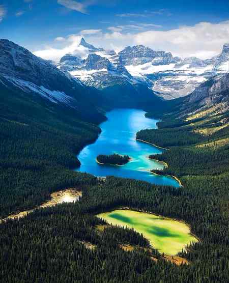 Awesome pic of Marvel lake , Canada..