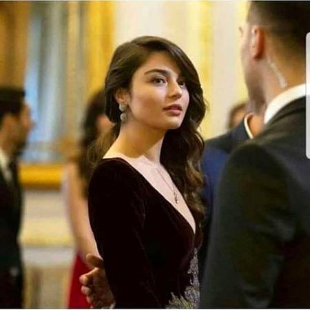میں تو سمجھ رھی تھی بہت خاص ھوں مگر
میں کیا ھوں مجھکو یاد دلانے کا شکریہ