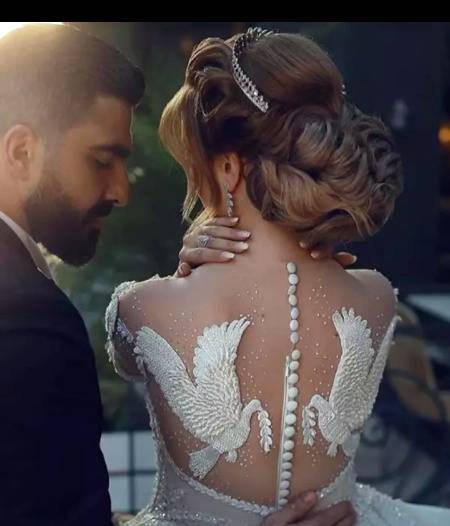 کبھی خود کو اتنا قیمتی مت سمجھو
کہ ہرکوئی تمہیں
دل سے نکال دے.
جس چیزکی قیمت زیادہ ہوتی ہے اسے اکثر لوگ چھوڑ جاتے ہیں
