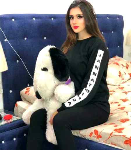 یہ محبت حادثے ....
اکثر دلوں کو توڑ دیتے ہیں .... تم منزل کی بات کرتے ہو.....
لوگ راہوں میں چھوڑ دیتے ہیں......