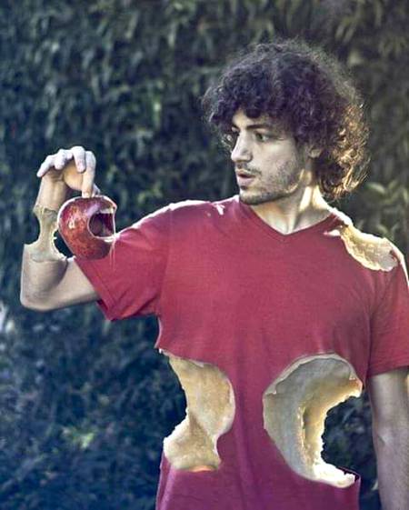 ﺷﻮﻕ ﺳﮯ ﮐﮭﺎ ﺭﮨﺎ ﮨﮯ ﻋﺸﻖ ﻣﺠﮭﮯ
ﺫﺍﺋﻘﮧ ﺩﺍﺭ ﮨﻮ ﮔﯿﺎ ﮨﻮﮞ ﻣﯿﮟ