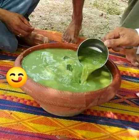 Boys khamosh .. girls batain ye kia ha?