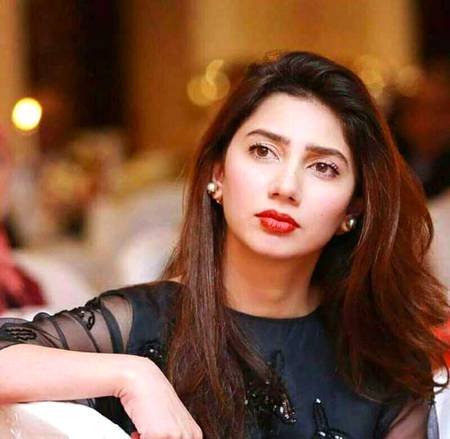 Mahira khan 🔥 simple look