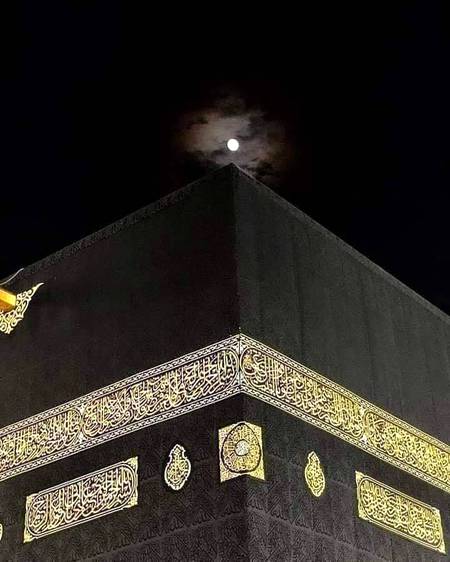 یااللہ ہمیں بھی خانہ کعبہ کی زیارت نصیب فرما ۔ آمین
🖤