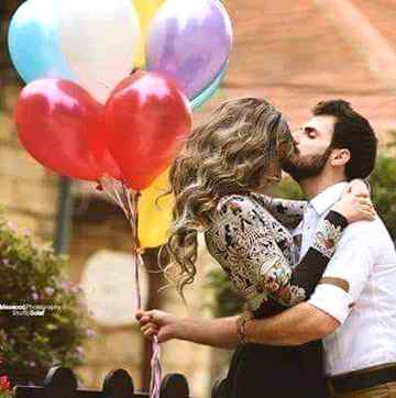 مریضانِ محبت کو فقط دیدار کافی ہے 
ہزاروں طِب کے نسخوں سے نگاہِ یار کافی ہے 🖤