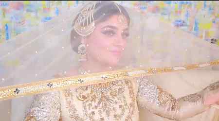 my sweet cxn farah beauty palar......See in youtube Farah haries..