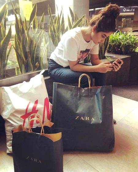Sajal Ali busy with mobile....😍