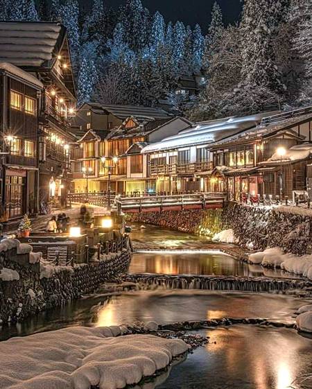 Silver mountain hot spring this plAce is known as japaan's most stunning onsen town