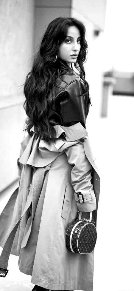 میری آنکھوں میں یہ قدموں کے نشان تو دیکھو_کس طرف لوٹ گیا خواب میں آیا ہوا شخص ❤❤شب بخیر