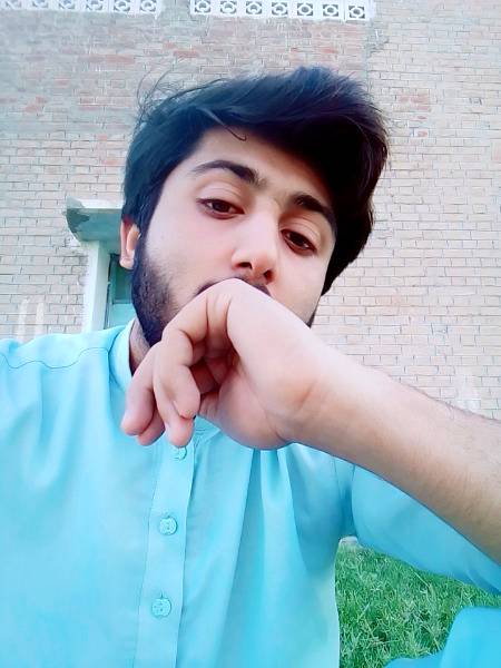 ہمارے پیر تقی میر نے کہا تھا کبھی
میاں! یہ عاشقی عزت بگاڑ دیتی ہے