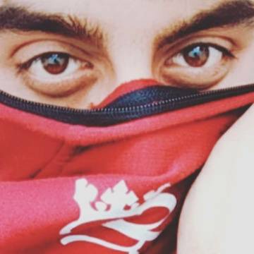 Na kr ghuru itna nashy peb
      Ay sharab.🖤
Tujse zyada nasha rakhti hn. Mery yaar ki aankhy.😍🌹😏😏