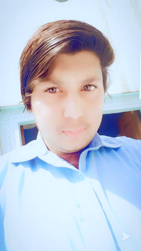 کبھی راستے بدل گۓ کبھی💔 ارادے بدل گۓ ۔
ہم نہ بدلے مگر تیرے💔 وعدے بدل گۓ💔
محبت کے اندھیرے میں 💔پتھر پگھل گۓ💔
غیروں سے کیا گلہ�� جب اپنے بدل گۓ.💔