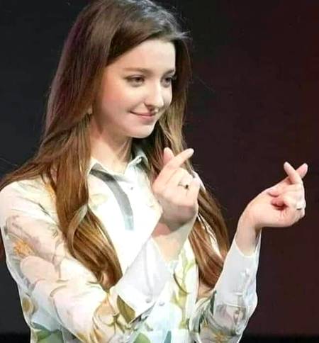 میں نے جو کہا کیسے چراٶ گی میرا دل ❤
اس نے چٹکیاں بجا کے فرمایا یوں۔یوں
🌹🌹
