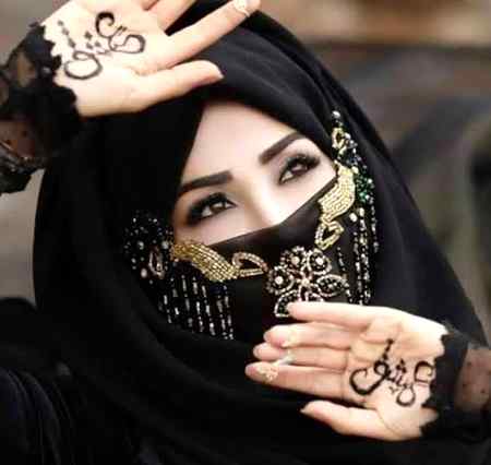 *روز گناہ کرتا ہوں وہ چھپاتا ہے اپنی رحمت سے میں مجبور اپنی عادت سے ، وہ مشهور اپنی رحمت سے۔*