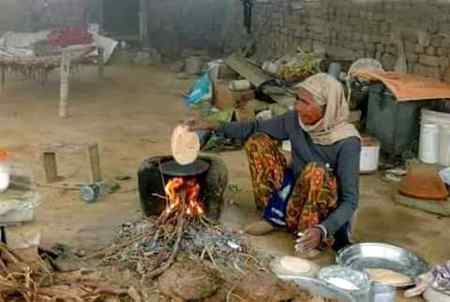 کداں مکسن فرق اوقاتاں دے
کداں ھکو جئیاں قدراں پوسن💔👉
Anu Malik 😇