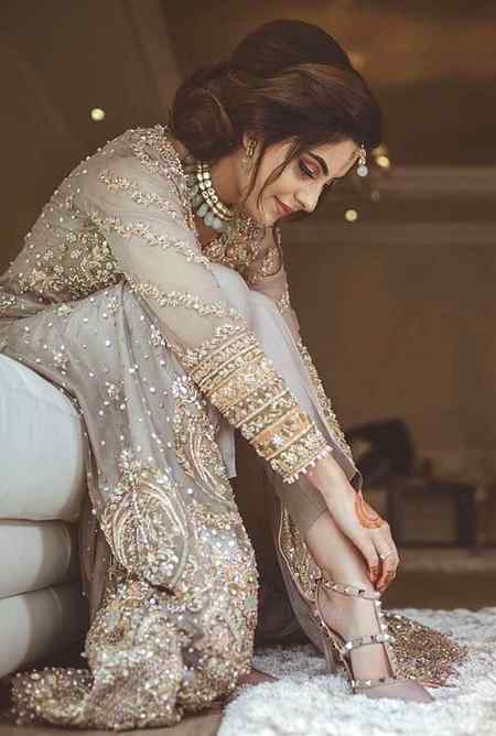 *دو گھڑی ملے تھے ہم ، صرف چار باتیں کیں*

*دو ٹکے  کے  لوگوں  نے  دو  ہزار  باتیں  کیں*

**