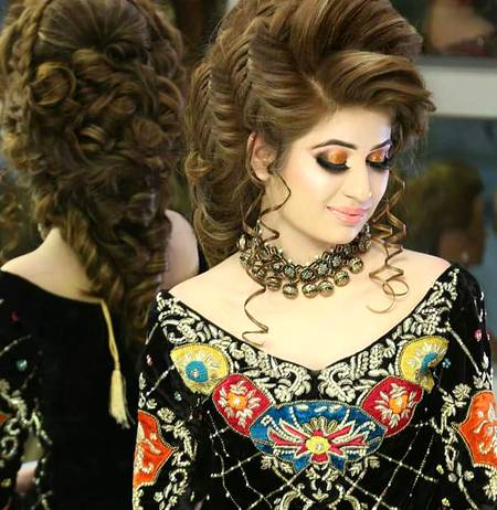 Beautiful Hair style by kashee's