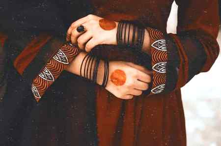 وہ کنگن کی شوقین لڑکی، میں بازار سے  بیزار لڑکا 🖤