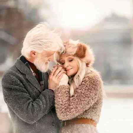 لہجےکوذرادیکھ جواں ہے کہ نہیں
بالوں کی سفیدی کو بڑھاپانہیں کہتے