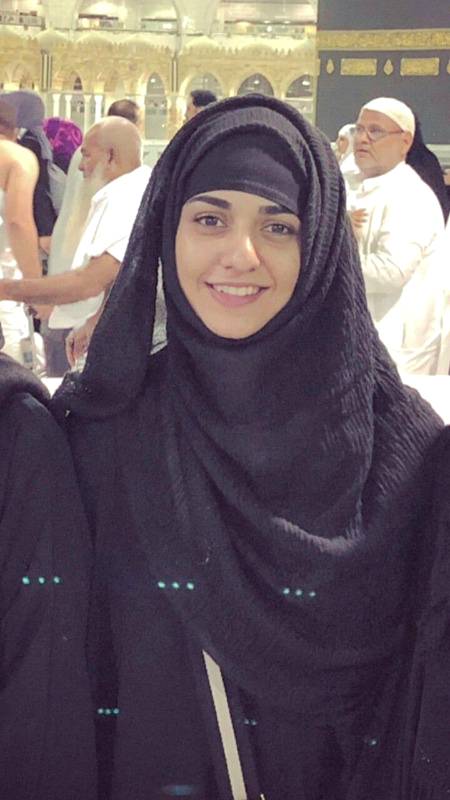 Sara Khan looking inoccent