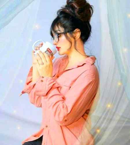 میرے ہاتھ کی بنی چائے😍
موسموں کے مزاج سنوار دیتی ہے ☕😎