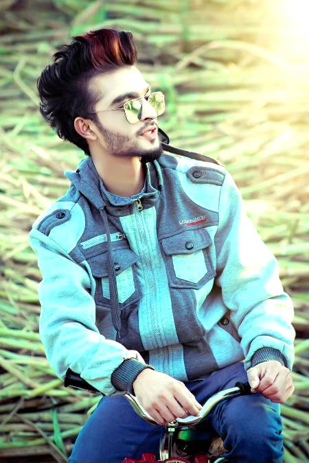 Helo gyz mge mri jan jiski pic uplode ki ham 2no ko duao me yad rhkna or khas dua mre liye ni mre yar k liye krna koi glti hogi ho chano petan punjbi or 2sre jo bi ha onse sorry bolts ho t.c boht acha lga ap sb boht yad ayo gey miss u on time agin.r1