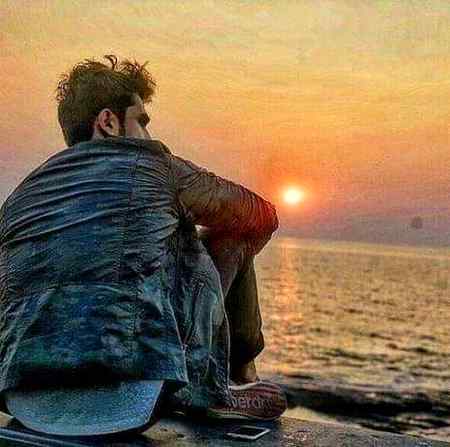 سہما ہُوا ، بے چین بھی ، ہے اضطراب بھی
پستول ہے بغل میں ، ہے کچھ دل خراب بھی
Jigar g