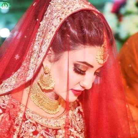 کو ئی نظر بھی اُ ٹھا ئے اس پے تو دل💖 دھڑک جا تا ہے
میں اس شخص کو چا ہتی ہوں اپنی آ بروکی طرح۔
❤❤❤