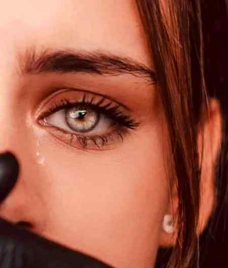 *Kitne Masoom Hote Hai Ye Aankhon Ke Aansu Bhi*😢

*Ye Nikalte Unke Liye Jinhe Parwah Tak Nahi Hoti*😥
💕💕💕RoSe💕💕