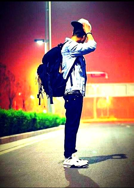 Aik shakh ko zindgi mana tha
Wahi zindgi ka maney samjhaa gya 😭🤕😓😒🙁☹😬😩