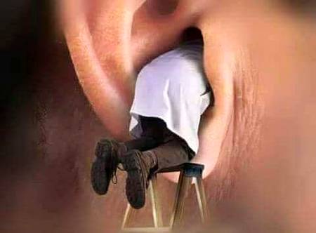 ﺩﯾﮑﻬﻮﮞ ﺗﻮ ﺳﮩﯽ ﺁﺝ ﺗﯿﺮﮮ ﮐﺎﻥ ﻣﯿﮟ ﮐﯿﺎ ﮨﮯ
ﻣﯿﺮﯼ ﺑﺎﺕ ﺗﯿﺮﮮ  ﺩﻣﺎﻍ ﺗﮏ ﭘﮩﻨﭽﺘﯽ ﮐﯿﻮﮞ ﻧﮩﯿﮟ