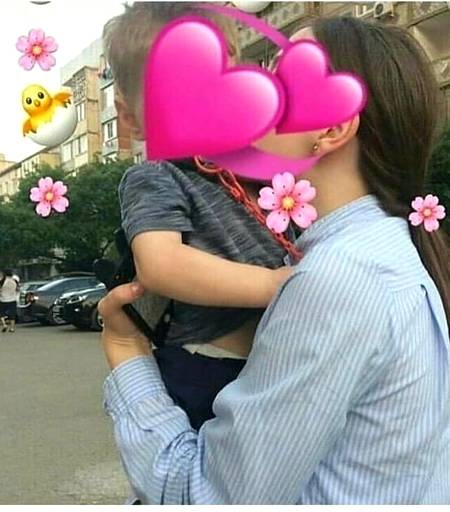 جانوں نہ تجھ میں میرا حصہ ہے کیا
پر اجنبی میرا مجھے تو لگا
جانوں نہ تجھ سے میرا رشتہ ہے کیا
پر اجنبی میرا مجھے تو لگا
Um e Hania