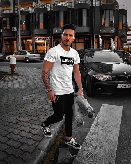 زندگی کی دوڑ میں تجربہ کچا ہی رہ گیا

ہم سیکھ نہ پائے فریب اور دل بچہ ہی رہ گیا
♡