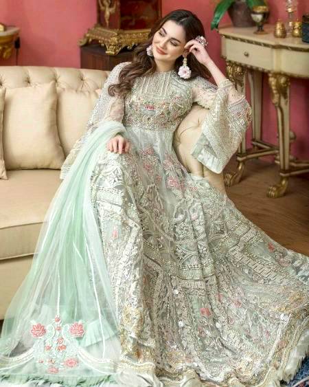 Hania Amir looking so gorgeous in recent click!