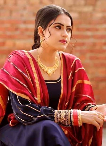 حاصل کی آرزو نہ لاحاصل کا کچھ ملال،،،،،،
ہم کو اس شخص سے محبت عجیب ہے،،،،،