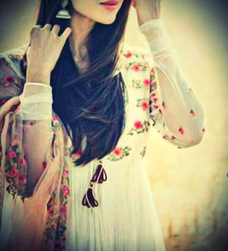 Safar mohabt ka dushwar kitna hai
Magr dekhna hai k koi wafadar kitna hai

Yahi soch k usay kabi manga nahi maine
Usay prakhna hay k wo mera talbgar kitna hai