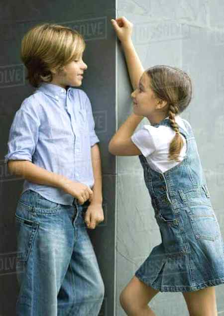 آپ کو میں دل میں رکھ لیتی اگر ہوتا یہ بس میں میرے۔
آپ کو سب دیکھتے ہیں یہ مجھ سے دیکھا نہیں جاتا۔