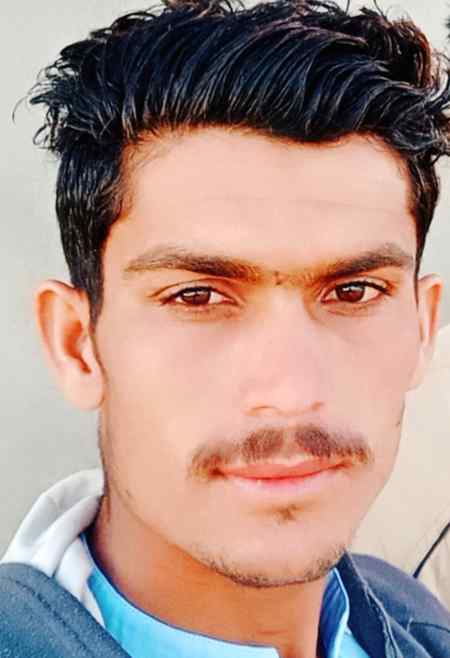 طبیب دیکھ ، نا جانے کیا ہُوا ھے آنکھوں کو 
سب نظر آتا ھے مگر ، محبوب نظر نہیں آتا