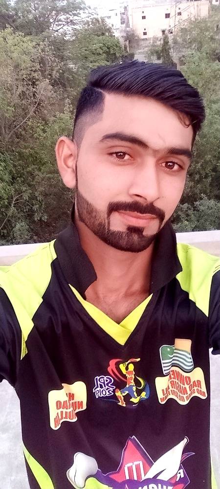 تو جس شہر میں مستی کرتا ہے میں اس شہر کا نواب ہوں
تو بیٹا ابھی ابھی بگڑا ہے میں بچپن سے خراب ہو 💪💪💪👊👊