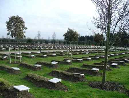 *قبرستان دنیا کی واحد انٹرنیشنل ھائوسنگ سوسائیٹی ھے* *جہاں آپکو دو گز کا پلاٹ بغیر ترقیاتی کاموں کے ملے گا۔*  *باقی پانی، سیکیورٹی روشنی ،ھوا، باغات کا انتظام آپکو خود وہاں*  *شفٹ ھونے سے پہلے کرکے جانا ھے خود بھی تیاری کیجۓ۔دوسروں کو بھی تلقین کیجۓ*۔