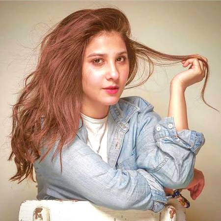 Hina iltaf without make-up