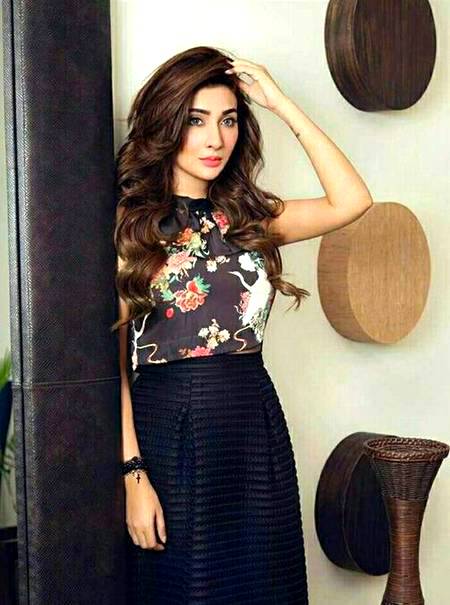 Ayesha Khan!