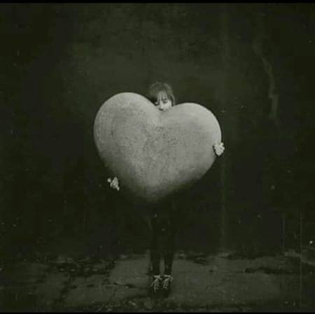 کسے اپنا بناٸیں۔۔۔ کوٸ اس قابل نہی ملتا
یہاں پتھر بھھھت ملتے ہیں۔۔۔ لیکن دل نہی ملتا