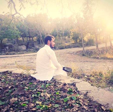 کچــــھ رشتــــے ایســــے ہــــوتــــے ہیــــں 

جنــــہیں انســــان مضبــــوط کــــرتے کــــرتے خــــود ٹــــوٹ جــــاتــــا ہیــــں 😢😒