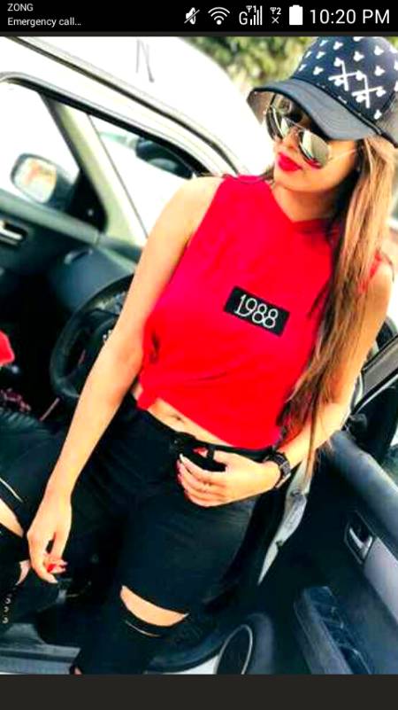 Look at that nice belly button 😘 😍