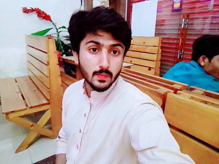 بچھڑنا تو اب لازم ہے بہت مجبور ہیں دونوں

اکڑ اسکی نہیں گھٹتی انأ میری نہیں جاتی