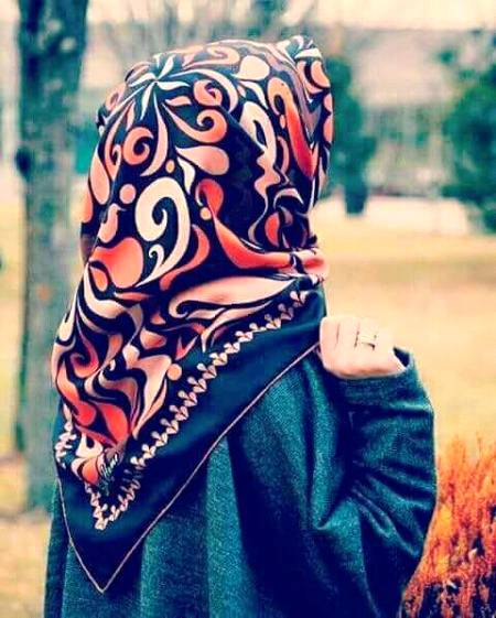 *کمزور لمحوں میں اچھی لگنے والی چیز کو محبوب نہیں بنایا جاتا۔*