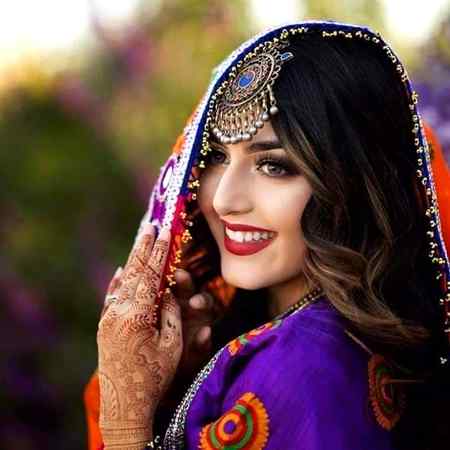 سر جھکانے کی خوبصورتی بھی کمال کی ہوتی ہے
سجدے زمین پر کرو تو دعاٸیں آسمان تک جاتی ہیں